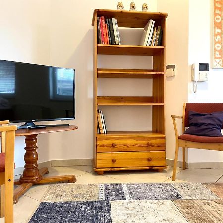 Booklovers Apartment Close To Center Братислава Екстер'єр фото