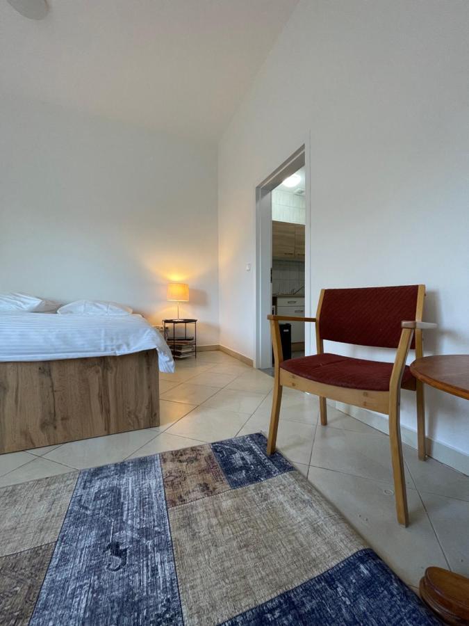 Booklovers Apartment Close To Center Братислава Екстер'єр фото